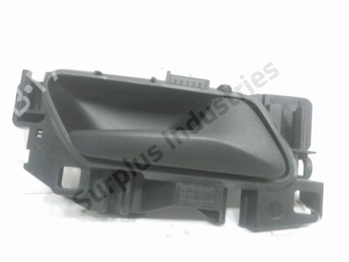 Used Front right interior door handle Front right interior door handle 33334061 33334061