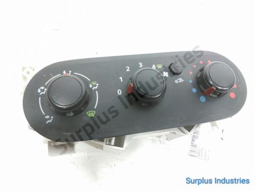 climate-control-renault-trafic-iii-van-fg_-2014-31954782 main image