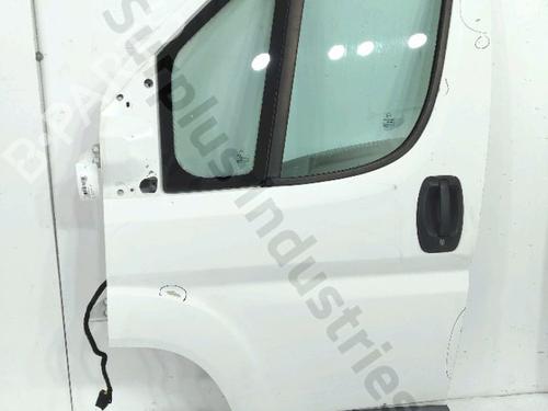Used Left front door Left front door 39524360 39524360