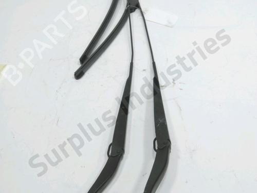 Used Front windshield wiper arm RENAULT MASTER III Van (FV) 2.3 dCi 145 FWD (FV0E, FV0F, FV0H, FV02, FV0M, FV0S,... (146 hp) 31955779
