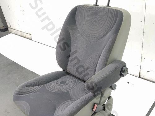 Right front seat RENAULT TRAFIC II Bus (JL) 2.5 dCi 145 (JL0J) | BP39705223C16 - Image 3