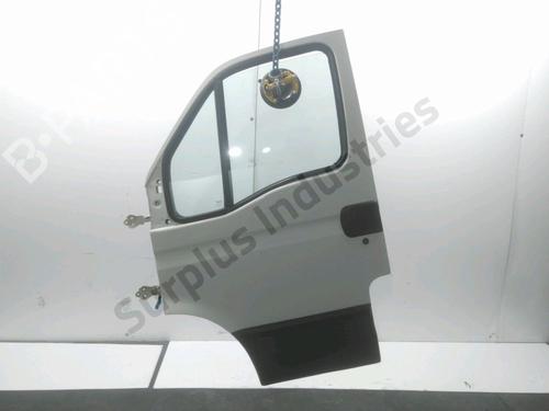 Porte avant gauche IVECO DAILY III Van 35 C 14 (136 hp) 32131575