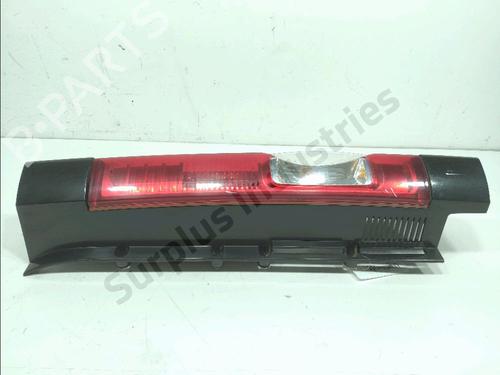 Used Right taillight Right taillight RENAULT TRAFIC II Bus (JL) 2.5 dCi 145 (JL0J) (146 hp) 39737761 39737761