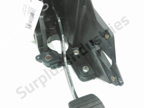 Used Break pedal Break pedal RENAULT MASTER III Van (FV) 2.3 dCi 150 FWD (FV0F, FV03, FV09) (150 hp) 31954535 31954535