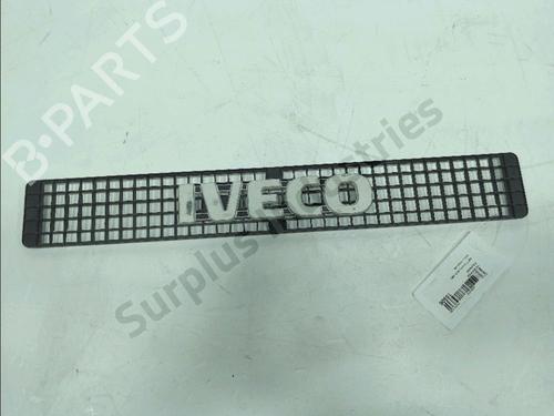 Used Grille Grille IVECO DAILY II Platform/Chassis 49-10 (15050304, 15050404, 15050411, 15051204, 15051211,... (103 hp) 34337980 34337980