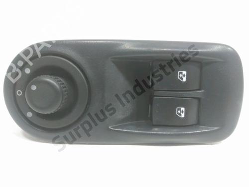 Used Left front window switch RENAULT TRAFIC II Van (FL) 2.0 dCi 115 (FL01, FL0U, FL00, FL0H, FL0M) (114 hp) 32655605