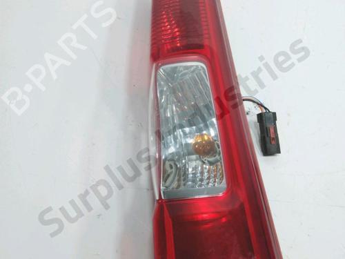 Feu arrière gauche RENAULT TRAFIC II Van (FL) 2.0 dCi 115 (FL01, FL0U, FL00, FL0H, FL0M) (114 hp) 31955728
