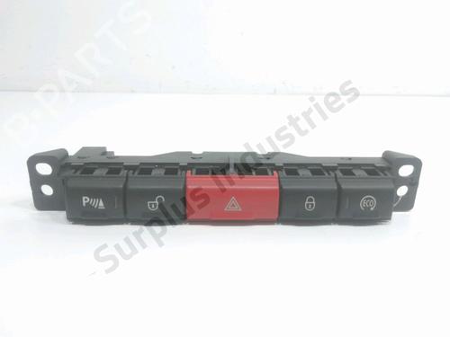 warning-switch-land-rover-freelander-2-l359-2006-2007-2008-2009-2010-2011-2012-2013-2014-2015-33112179 main image