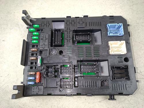 Used Fuse box Fuse box 39133082 39133082