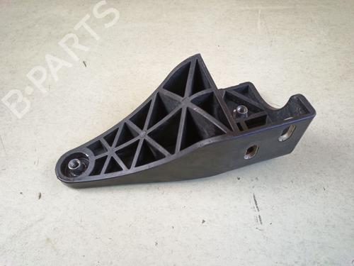 Frontfangerbrakett Frontfangerbrakett 38687945 38687945