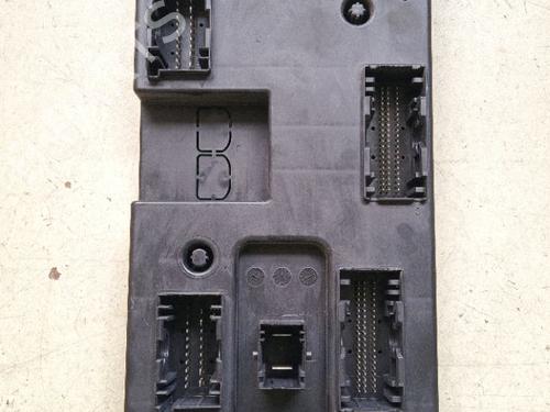 Used Fuse box Fuse box 38700566 38700566