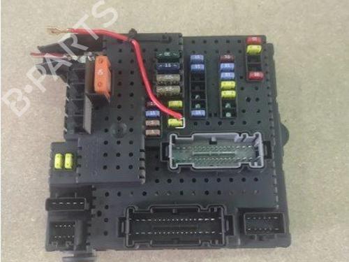 Used Fuse box Fuse box 39132762 39132762