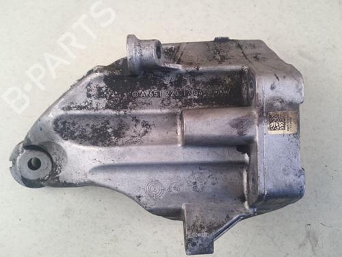 Used Engine mount Engine mount MERCEDES-BENZ SPRINTER 3,5-t Van (B906) 310 CDI (906.631, 906.633, 906.635, 906.637) (95 hp) 39635993 39635993
