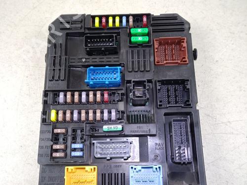Used Fuse box Fuse box 38698710 38698710