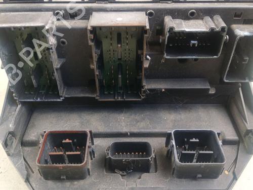 Used Fuse box Fuse box 39131849 39131849