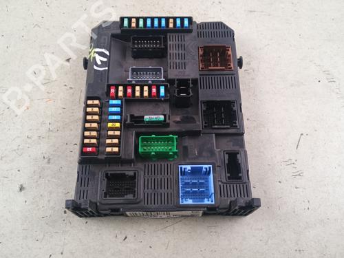 Used Fuse box Fuse box 39131737 39131737