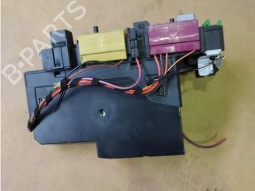 Used Fuse box Fuse box 39128748 39128748