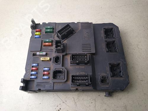Caja reles / fusibles Caja reles / fusibles 39131792 39131792
