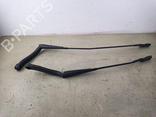 front-windshield-wiper-arm-renault-trafic-iii-van-fg_-2014-39635559 main image