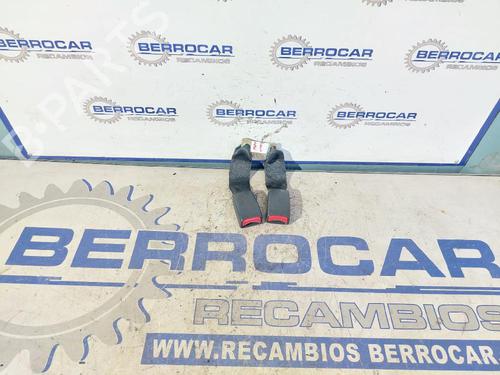 Used Seat buckle TOYOTA COROLLA Estate (_E12_) 1.4 D4-D (NDE120_, NDE120R) (90 hp) 31569604