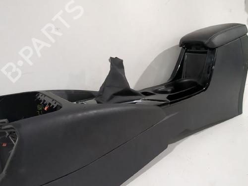 Console centrale TOYOTA COROLLA Estate (_E21_) 1.8 Hybrid (ZWE211W) (122 hp) 31563045