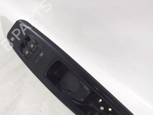 Venstre fortil elrude kontakt Venstre fortil elrude kontakt FIAT DOBLO Cargo (263_) 1.3 D Multijet (75 hp) 39911708 39911708