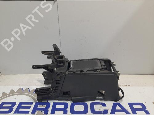 Used Armrest / Center console Armrest / Center console PEUGEOT 5008 (0U_, 0E_) 2.0 HDi 150 / BlueHDi 150 (150 hp) 31540526 31540526