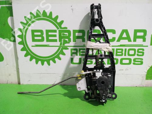 Used Front left exterior door handle OPEL CORSA D (S07) [2006-2015]  31550410