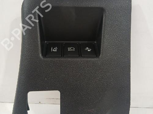 Used Switch TOYOTA YARIS (_P13_) 1.5 (NSP131_) (112 hp) 31562850