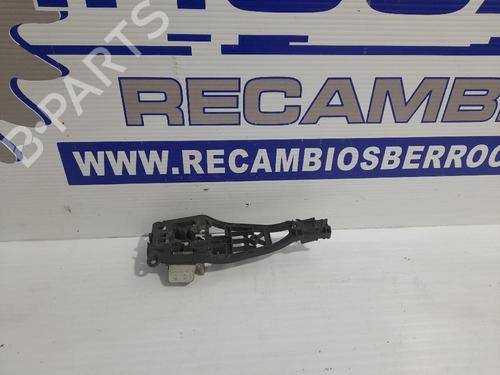 front-left-exterior-door-handle-opel-corsa-d-s07-2006-2007-2008-2009-2010-2011-2012-2013-2014-2015-31541162 main image