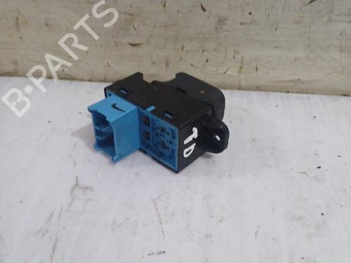 Used Right rear window switch KIA CARENS III MPV (UN) 2.0 CRDi 140 (140 hp) 31564103