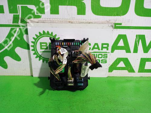 Used Fuse box Fuse box 31676810 31676810