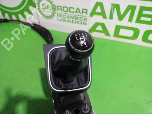 Used Gear lever VW GOLF VI (5K1) 1.6 TDI (105 hp) 31553767