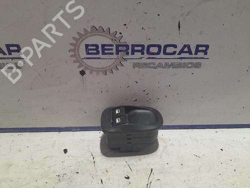 Mando elevalunas delantera derecho PEUGEOT 206 Hatchback (2A/C) 1.9 D (69 hp) 31673106