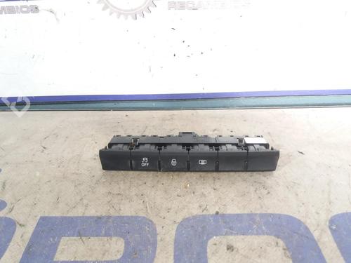 switch-skoda-rapid-spaceback-nh1-2012-2013-2014-2015-2016-2017-2018-2019-31569769 main image