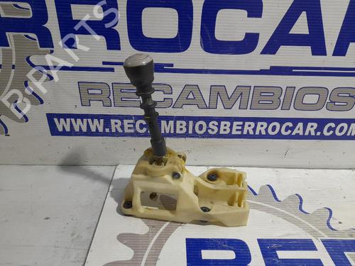 Used Gear lever Gear lever KIA SPORTAGE II (JE_, KM_) [2004-2011] 31673968 31673968