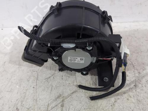 Heater blower motor TOYOTA COROLLA Hatchback (_E21_, _EA1_, _EH1_) 1.8 VVTi Hybrid (ZWE219) | BP32461997M62