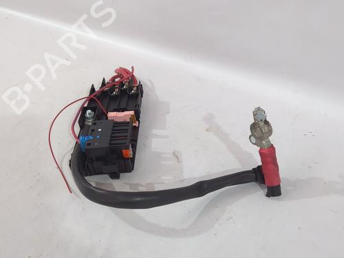 Used Fuse box Fuse box 38865542 38865542
