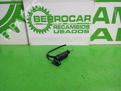 Used Washer pump LAND ROVER FREELANDER I Soft Top (L314) 2.0 TD4 4x4 (112 hp) 31552659