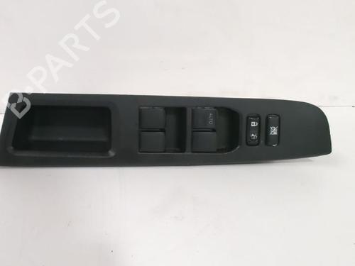 Used Left front window switch Left front window switch TOYOTA YARIS (_P13_) 1.5 (NSP131_) (112 hp) 31562857 31562857