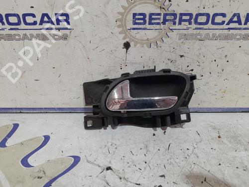 Used Rear left interior door handle Rear left interior door handle PEUGEOT 5008 (0U_, 0E_) 2.0 HDi 150 / BlueHDi 150 (150 hp) 31540598 31540598