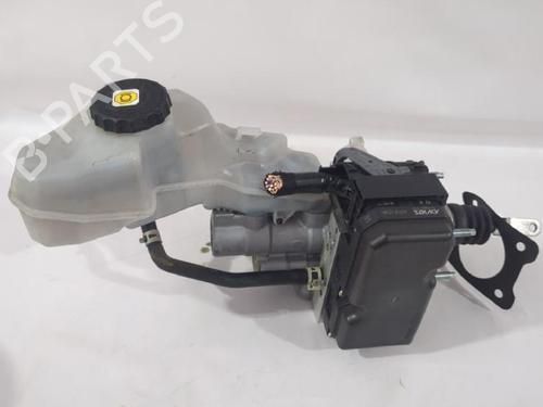 Used Brake master cylinder Brake master cylinder TOYOTA COROLLA Saloon (_E21_) 1.8 VVTi Hybrid (ZWE211) (122 hp) 33747402 33747402