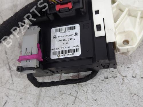 Right front window motor VW GOLF V (1K1) 2.0 TDI | BP32490370E20