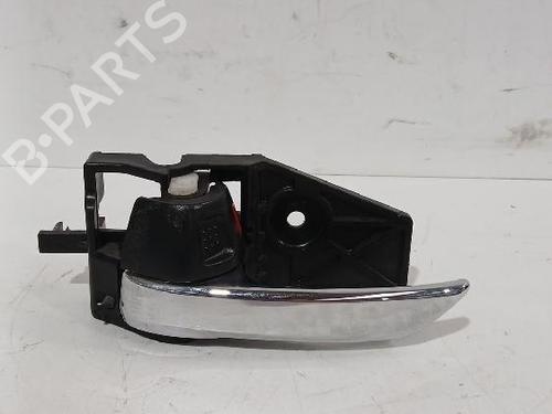 Used Front left interior door handle SUZUKI SX4 S-Cross (JY) 1.4 T AllGrip (AKK414) (140 hp) 31567759