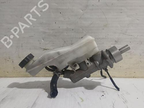 Used Brake master cylinder Brake master cylinder TOYOTA COROLLA Verso (ZER_, ZZE12_, R1_) 2.2 D-4D (AUR10_, AUR10R) (136 hp) 31563740 31563740