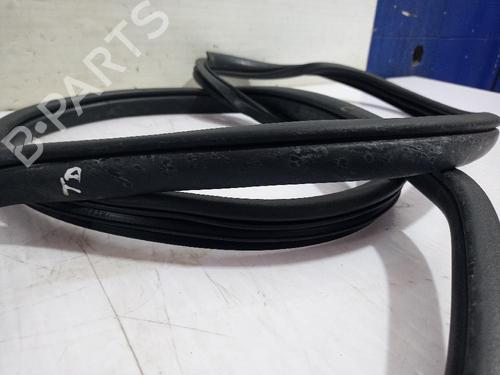 Used Rubber door seal HYUNDAI ix35 (LM, EL, ELH) 2.0 CRDi 4WD (136 hp) 31562579