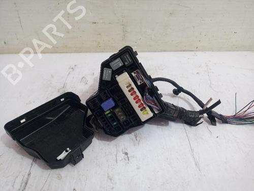 Used Fuse box TOYOTA YARIS (_P13_) 1.5 (NSP131_) (112 hp) 31562805