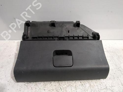 Used Glove box Glove box VW POLO IV Saloon (9N2, 9N4) 1.9 TDI (101 hp) 32466099 32466099