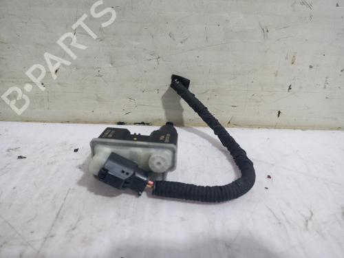 Used Fuel door actuator OPEL CORSA F (P2JO) 1.2 (68) (101 hp) 31562731