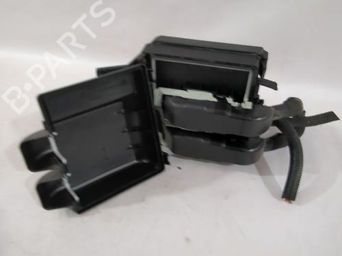 Used Fuse box Fuse box 38864649 38864649